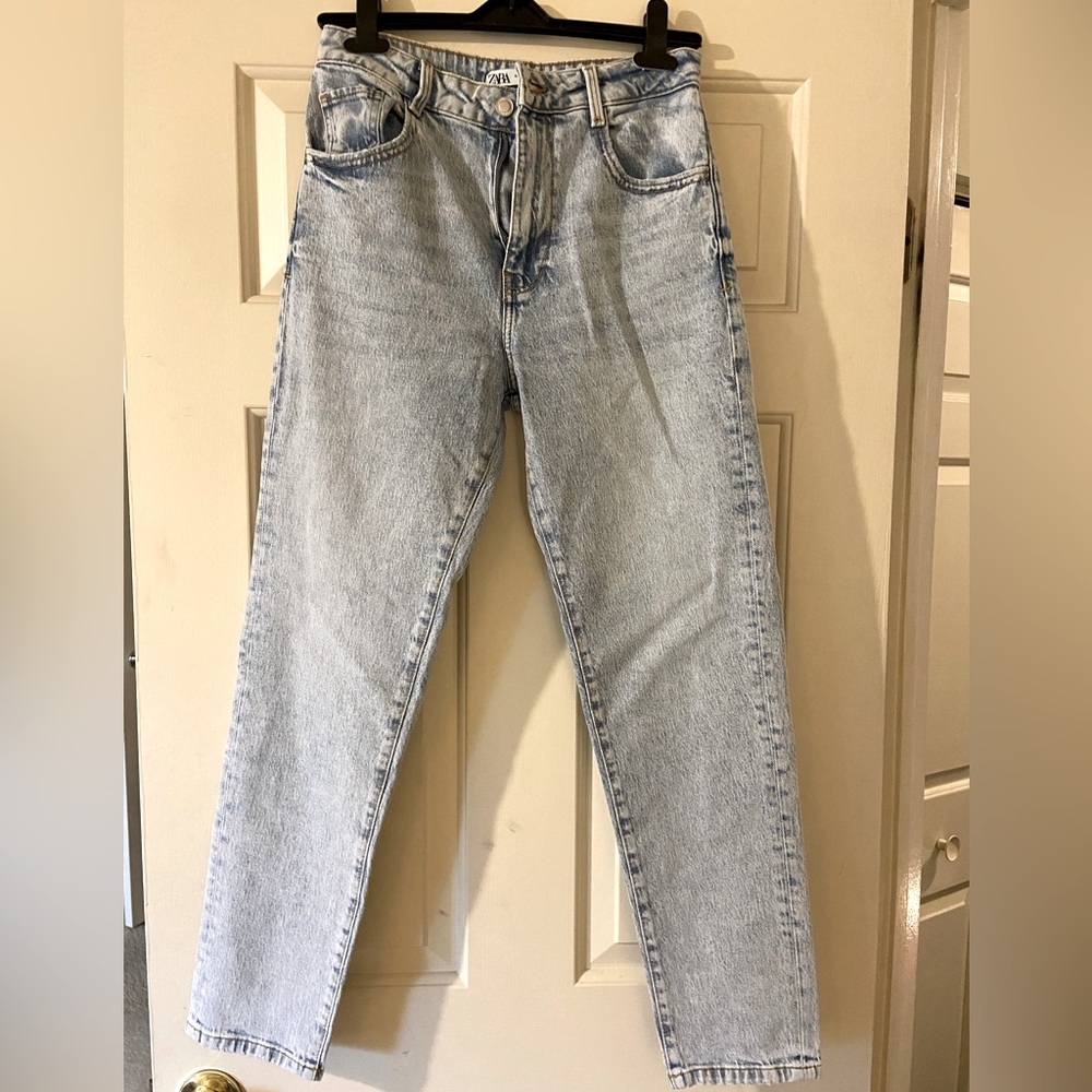 Zara light wash straight leg denim, size 4 (USA)